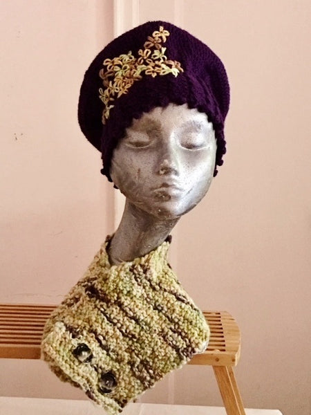 Knitted cowl in multi-colored yellow and purple wool